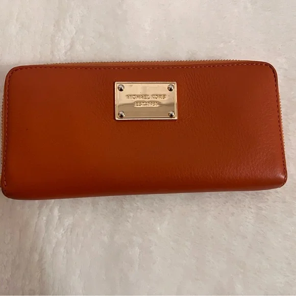 Michael Kors Jet Set Orange Leather Zip Around Wallet - Picture 2 of 7